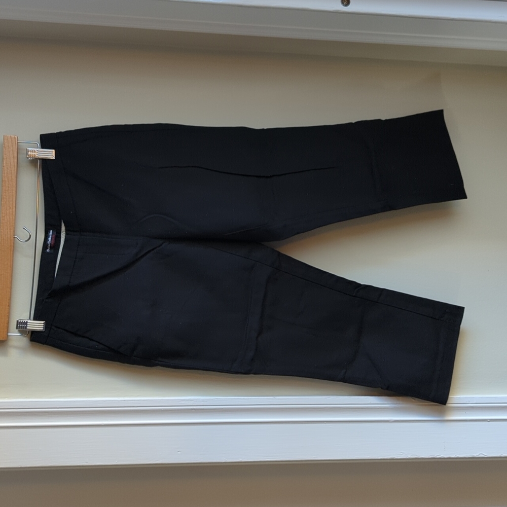 Dalia Collection black modern fit capris size 2